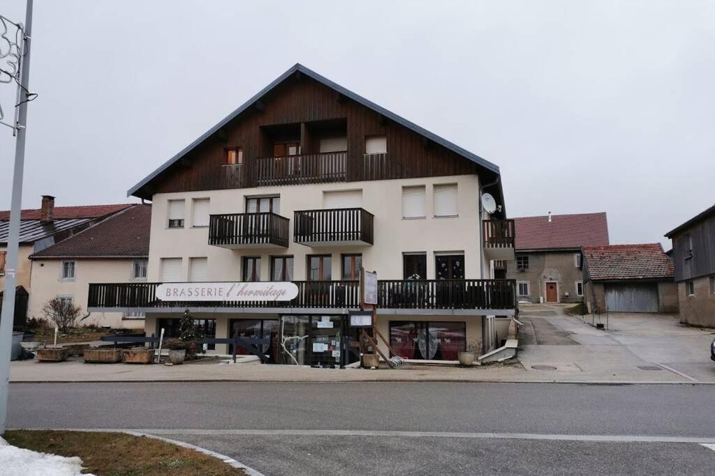 Ferienwohnung Ravissant Appart Proche Suisse Et Pistes De Ski Familiales Les Fourgs Exterior foto